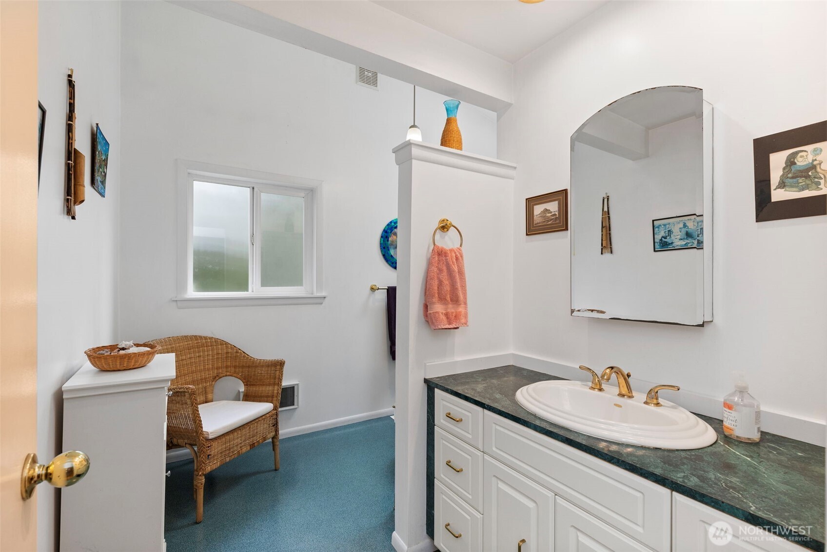 10218 NE Pine Way Bainbridge Island WA 98110