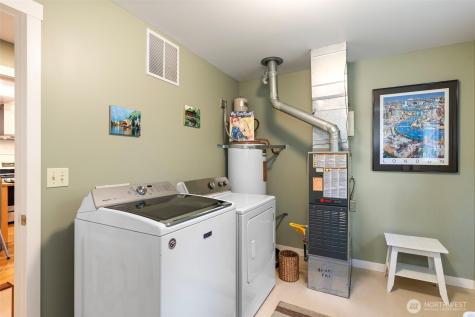 10218 NE Pine Way Bainbridge Island WA 98110