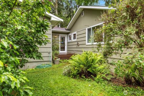 10218 NE Pine Way Bainbridge Island WA 98110