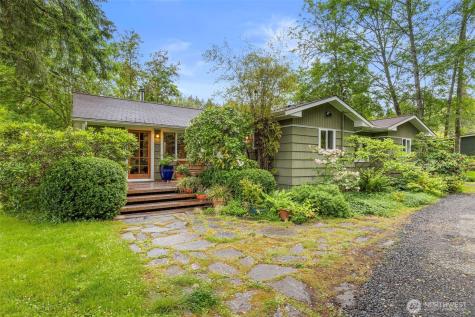 10218 NE Pine Way Bainbridge Island WA 98110