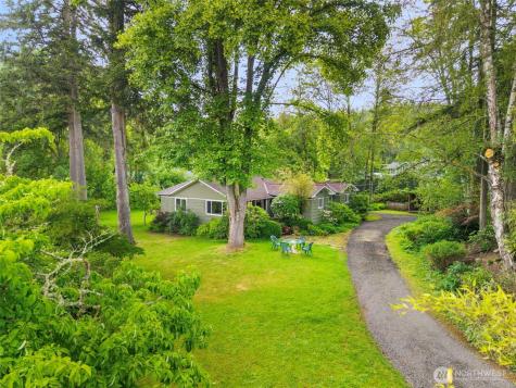 10218 NE Pine Way Bainbridge Island WA 98110