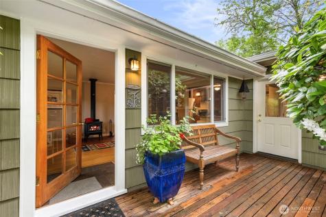 10218 NE Pine Way Bainbridge Island WA 98110