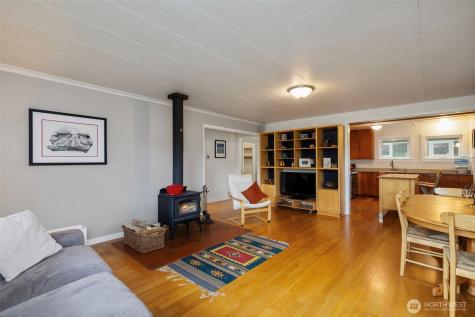 10218 NE Pine Way Bainbridge Island WA 98110