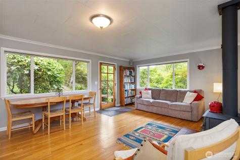10218 NE Pine Way Bainbridge Island WA 98110