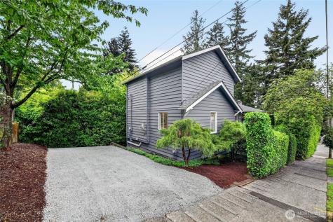 4515 SW Genesee Street Seattle WA 98116