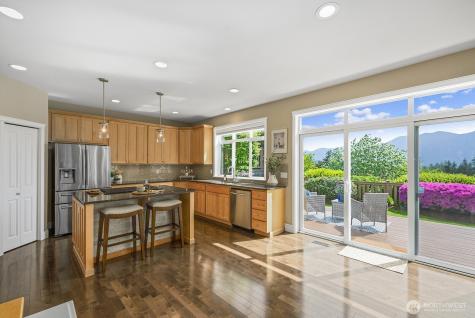 7602 Huckleberry Way SE Snoqualmie WA 98065