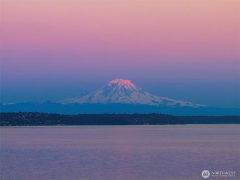 7268 Madrona Drive NE Bainbridge Island WA 98110