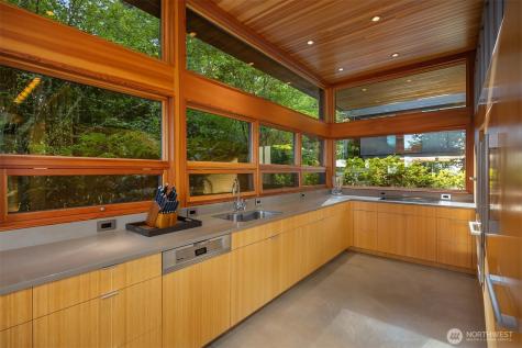 7268 Madrona Drive NE Bainbridge Island WA 98110