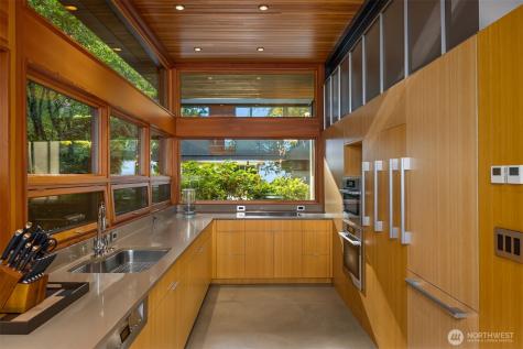 7268 Madrona Drive NE Bainbridge Island WA 98110