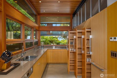 7268 Madrona Drive NE Bainbridge Island WA 98110