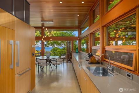 7268 Madrona Drive NE Bainbridge Island WA 98110