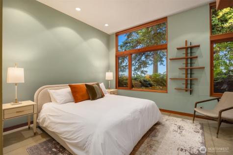7268 Madrona Drive NE Bainbridge Island WA 98110