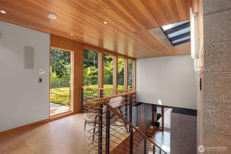 7268 Madrona Drive NE Bainbridge Island WA 98110