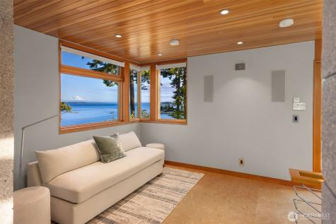 7268 Madrona Drive NE Bainbridge Island WA 98110
