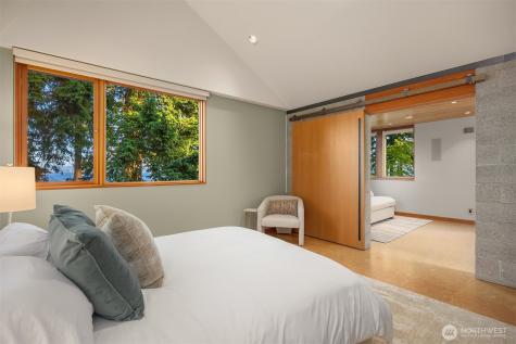 7268 Madrona Drive NE Bainbridge Island WA 98110