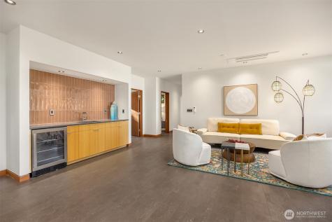 7268 Madrona Drive NE Bainbridge Island WA 98110