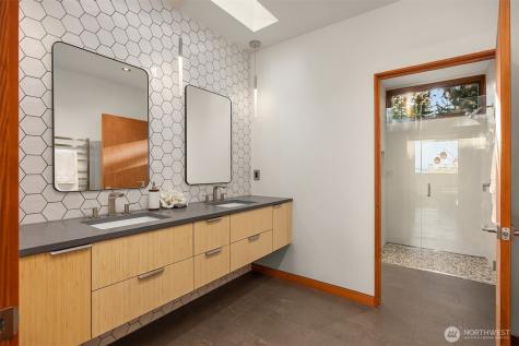 7268 Madrona Drive NE Bainbridge Island WA 98110