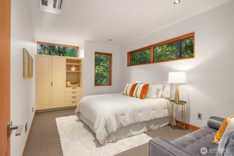 7268 Madrona Drive NE Bainbridge Island WA 98110