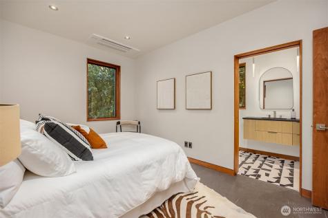 7268 Madrona Drive NE Bainbridge Island WA 98110