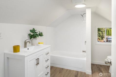 21614 SE May Valley Road Issaquah WA 98027