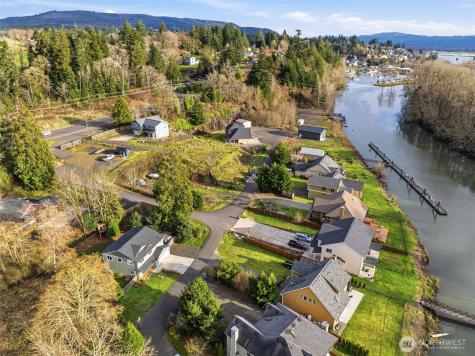 26 Marina Drive Cathlamet WA 98612