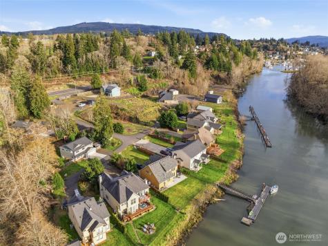 26 Marina Drive Cathlamet WA 98612