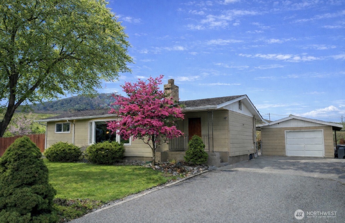 1127 Central Avenue Oroville WA 98844