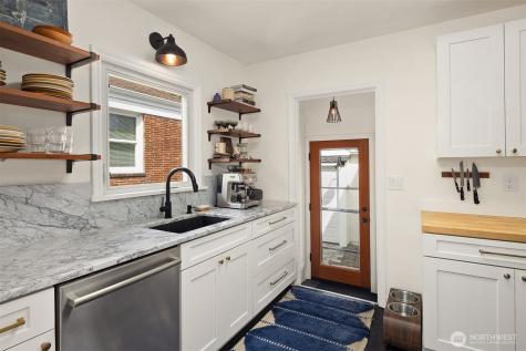 2624 W Plymouth Street Seattle WA 98199