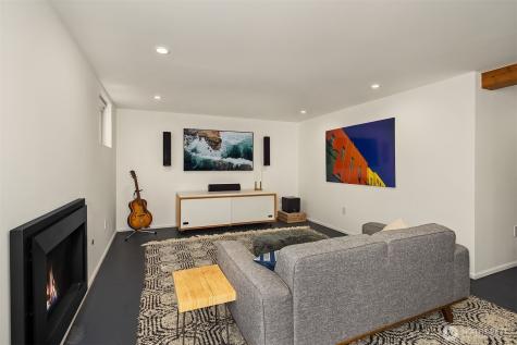 2624 W Plymouth Street Seattle WA 98199