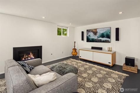 2624 W Plymouth Street Seattle WA 98199