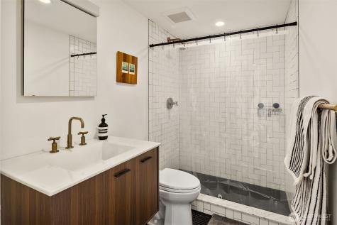 2624 W Plymouth Street Seattle WA 98199