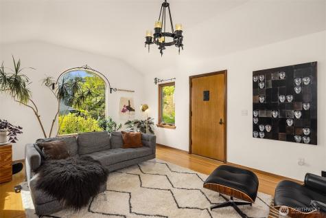 2624 W Plymouth Street Seattle WA 98199