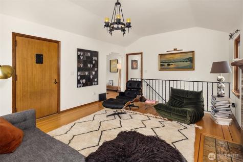 2624 W Plymouth Street Seattle WA 98199