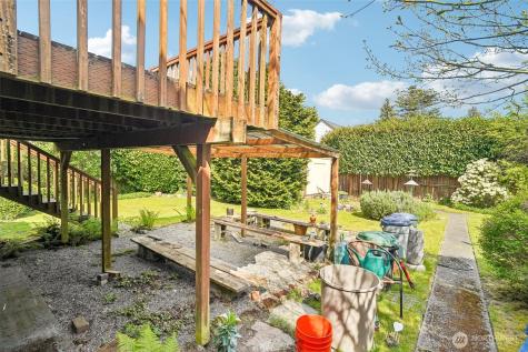 8812 Dibble Avenue NW Seattle WA 98117