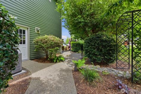1409 27th Street SE Puyallup WA 98372