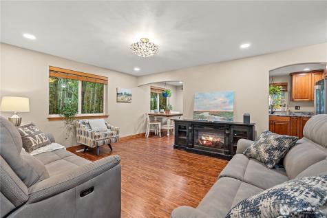 214 Dallas Street Mount Vernon WA 98274