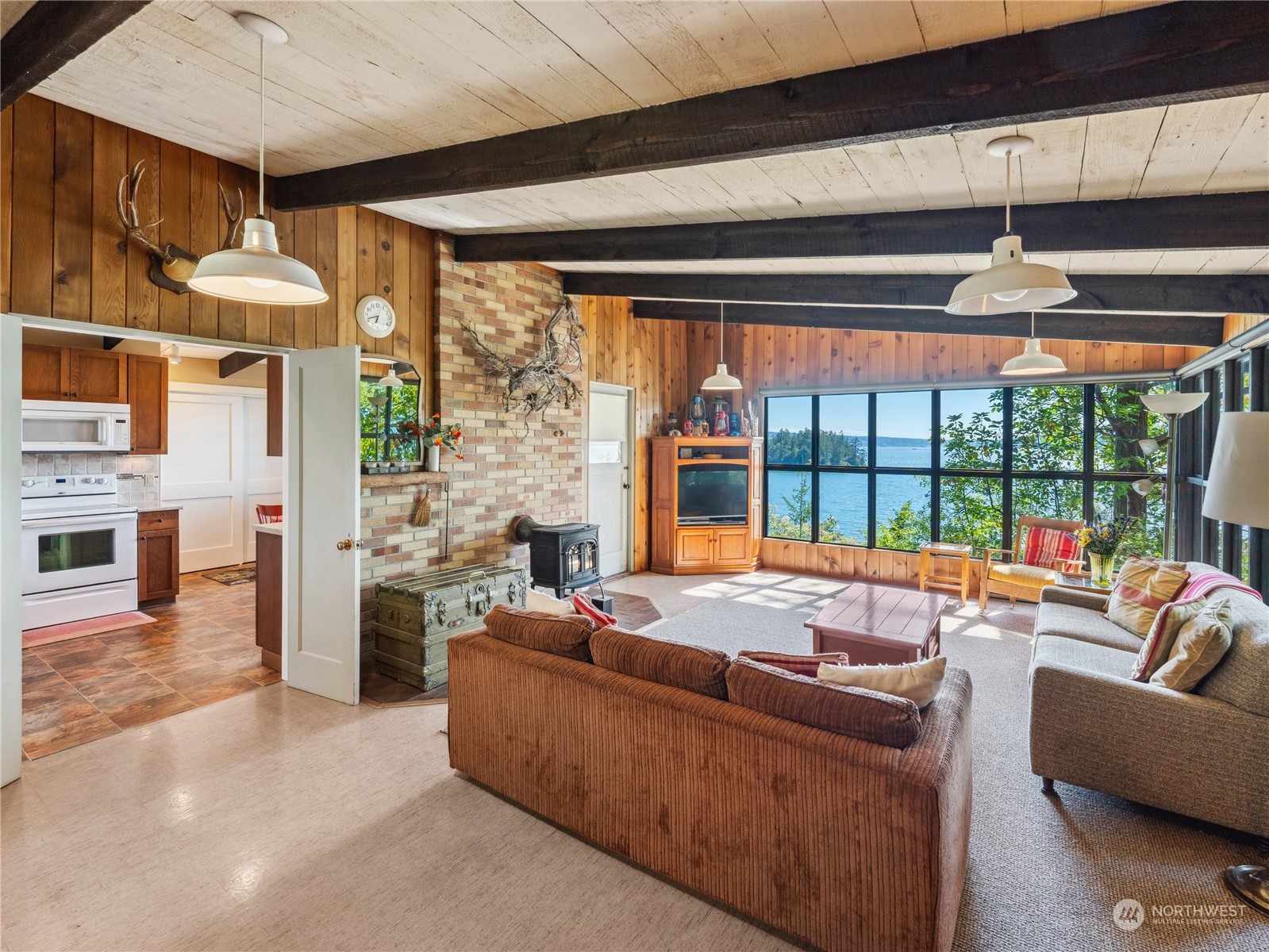 9758 Golden View Trail La Conner WA 98257