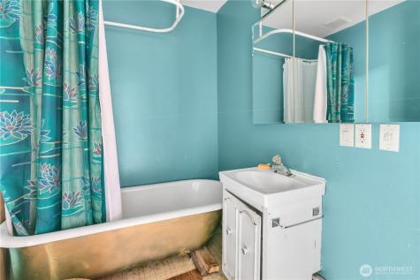 4319 SW Mills Street Seattle WA 98136