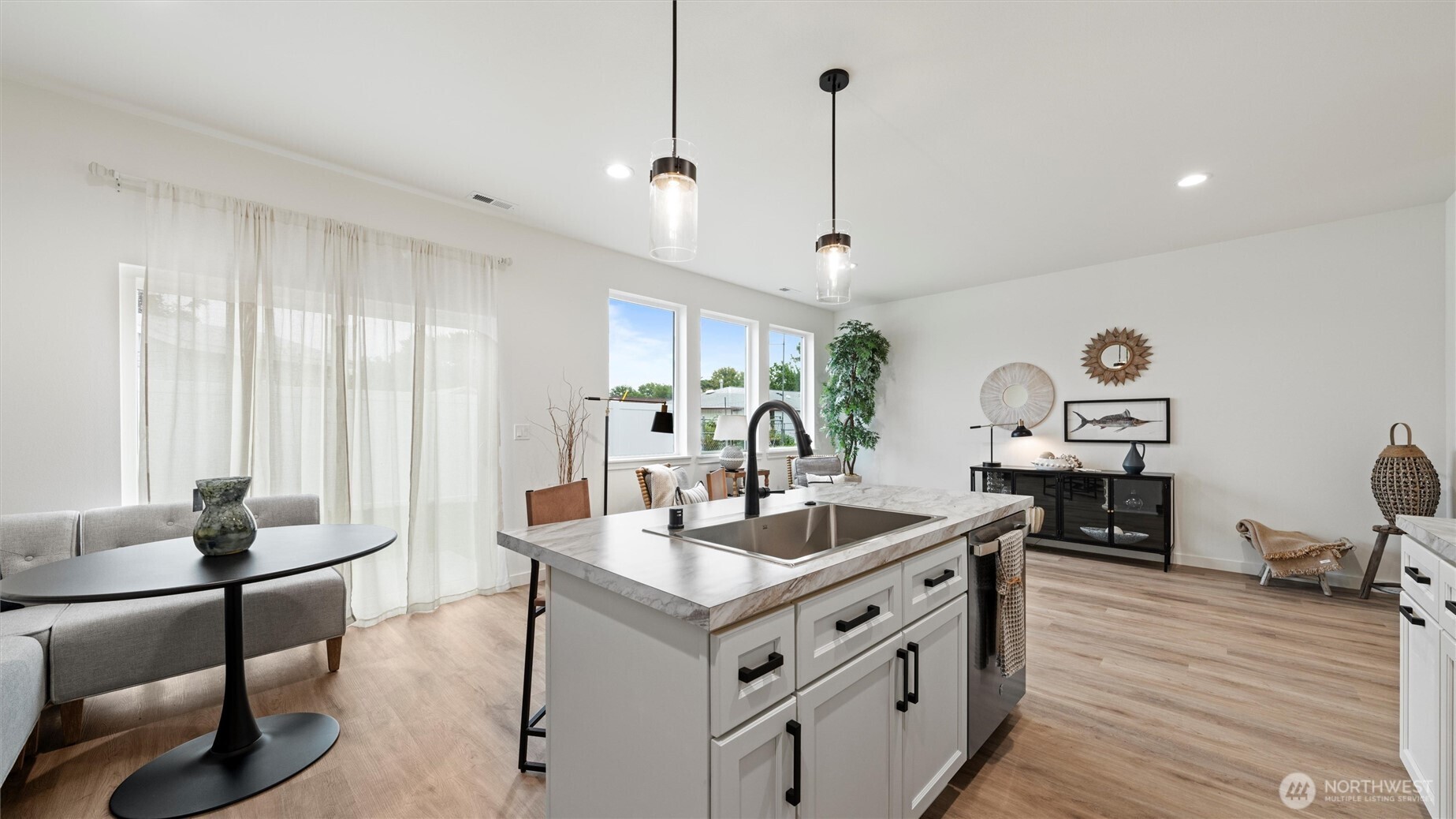 3527 W 6th Place Kennewick WA 99336