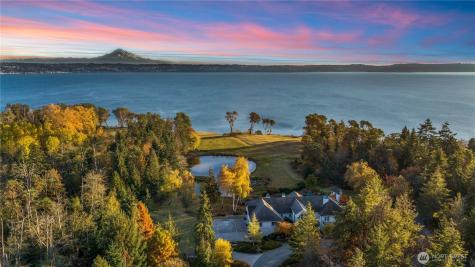 4205 SW Point Robinson Road Vashon WA 98070