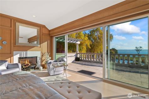 4205 SW Point Robinson Road Vashon WA 98070