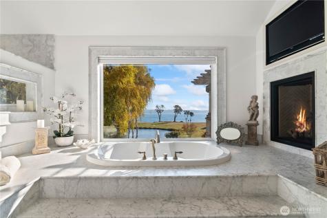 4205 SW Point Robinson Road Vashon WA 98070
