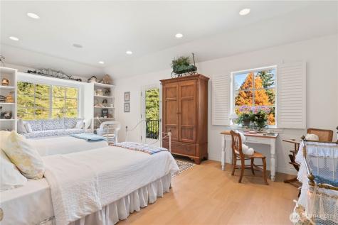 4205 SW Point Robinson Road Vashon WA 98070
