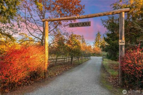 4205 SW Point Robinson Road Vashon WA 98070