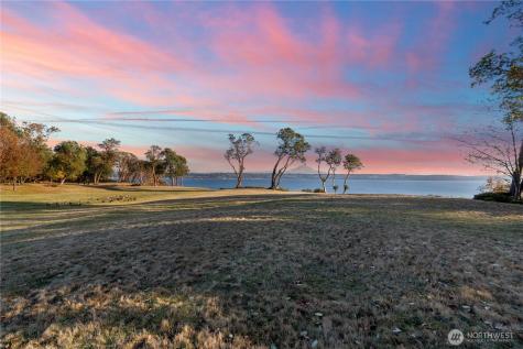 4205 SW Point Robinson Road Vashon WA 98070