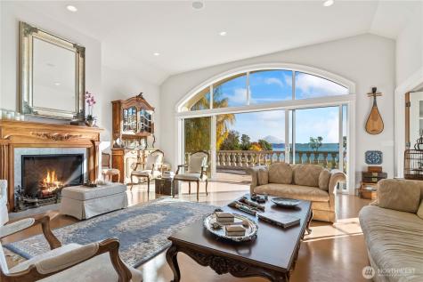 4205 SW Point Robinson Road Vashon WA 98070