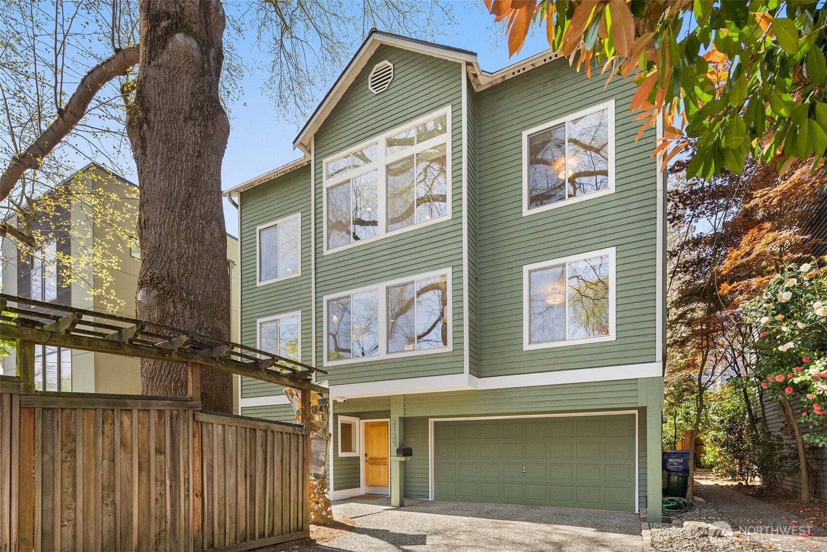 2139 10th Avenue W Seattle WA 98119
