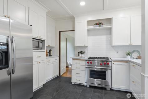 1560 28th Avenue W Seattle WA 98199