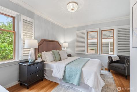 1560 28th Avenue W Seattle WA 98199