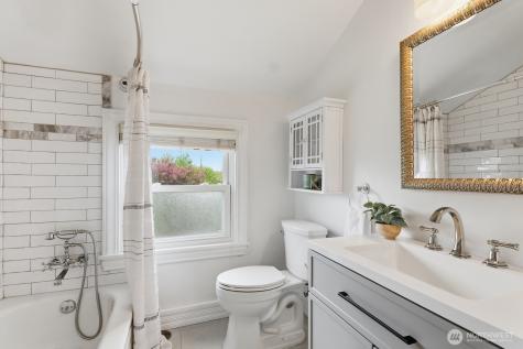 1560 28th Avenue W Seattle WA 98199